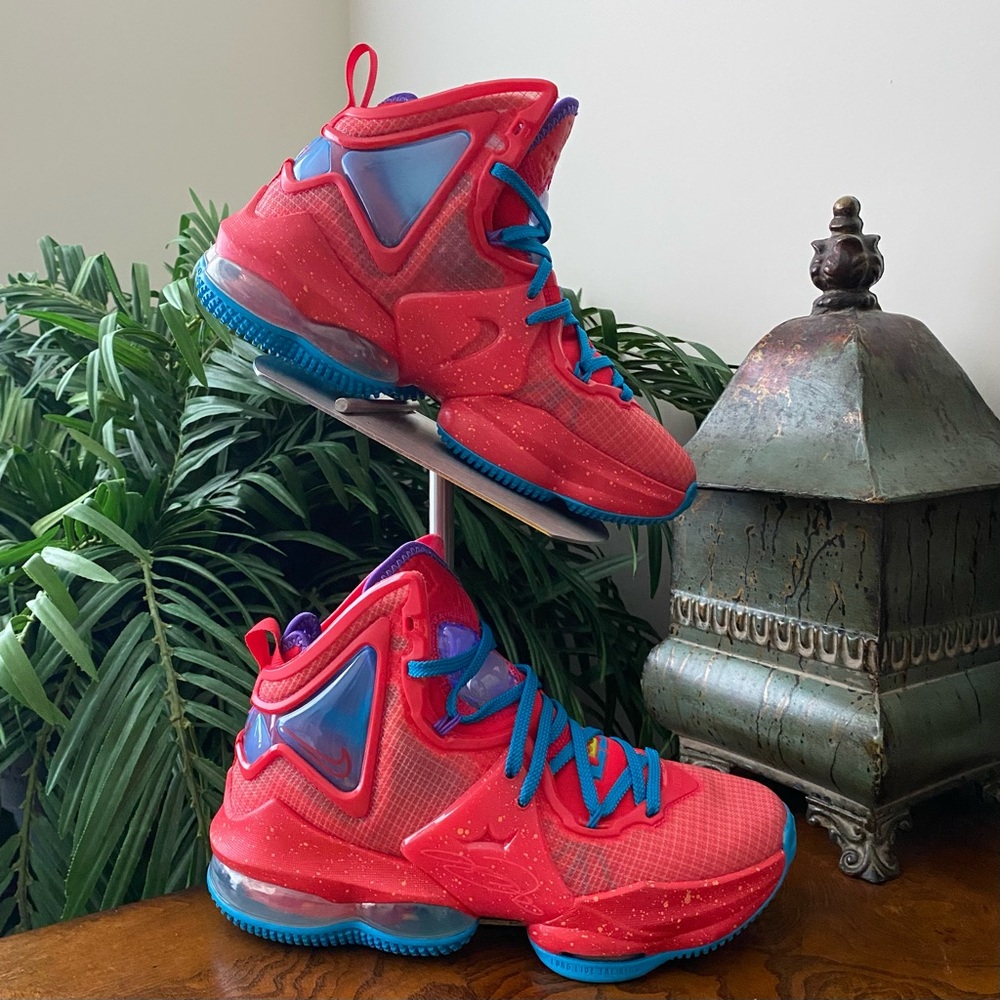 Nike LeBron 19 “King’s Crown” Sneakers